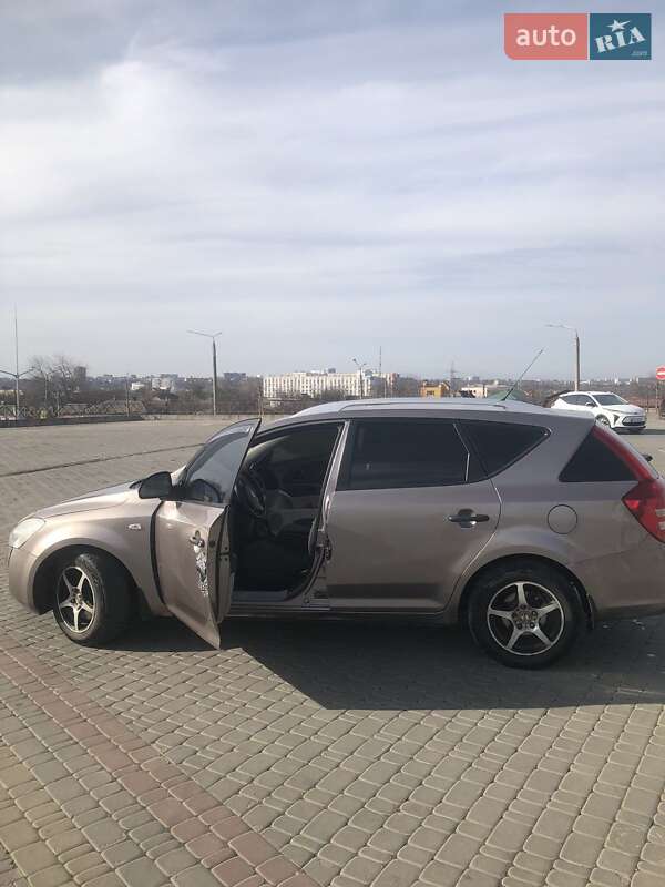 Kia Ceed (2008)