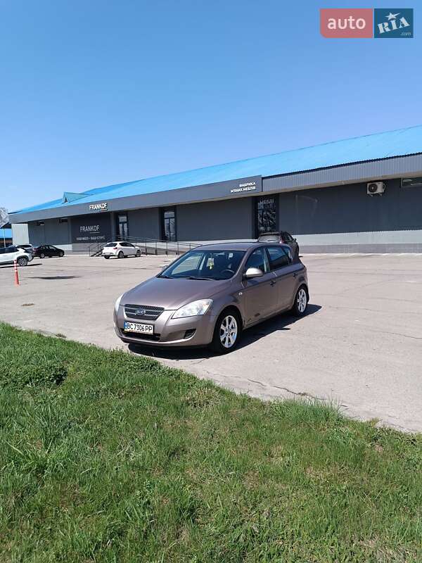 Kia Ceed (2008)