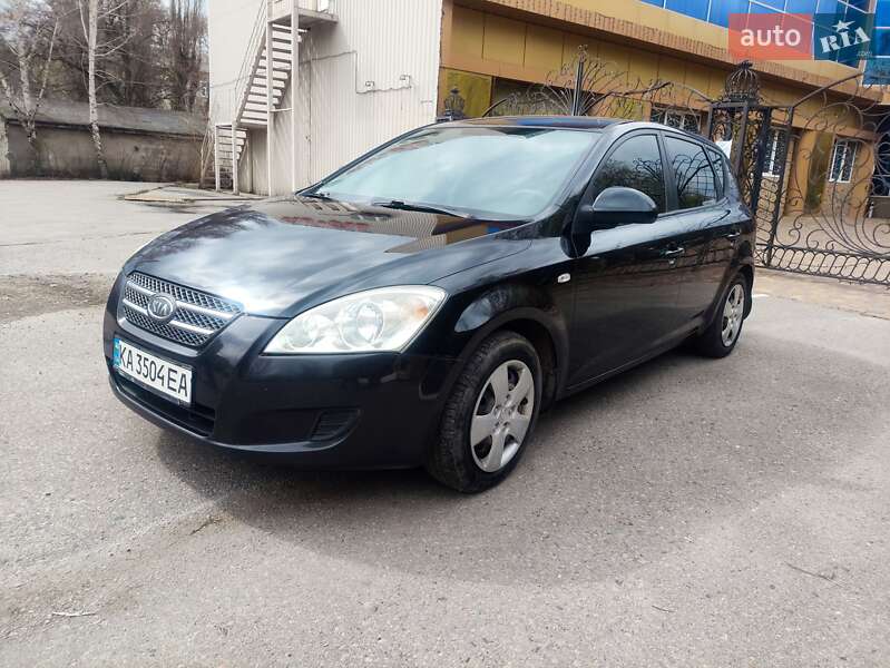 Kia Ceed (2008)