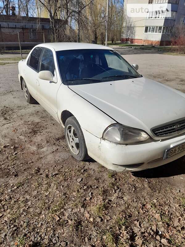 Kia Clarus (2000)