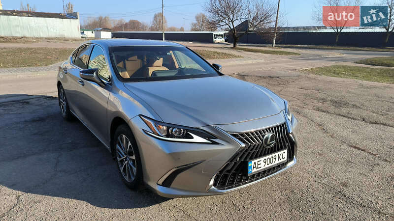 Lexus Es (2022)