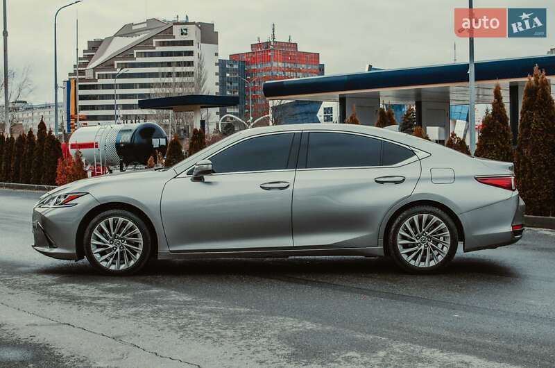 Lexus Es (2022)