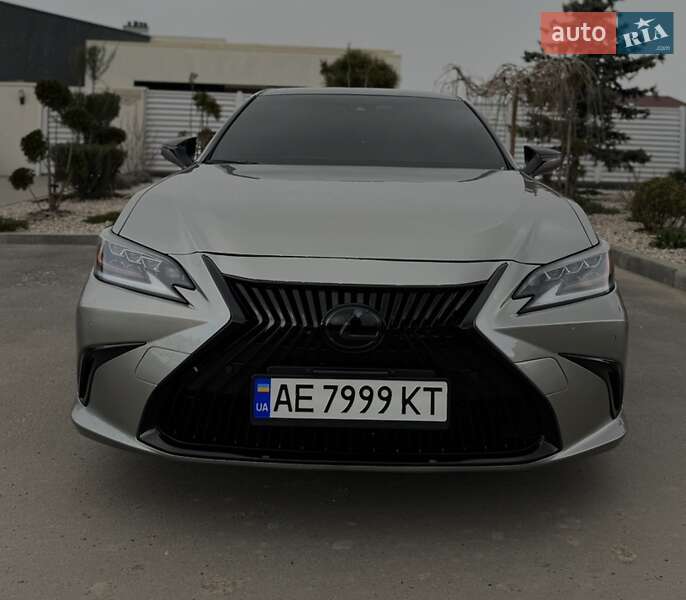 Lexus Es (2021)