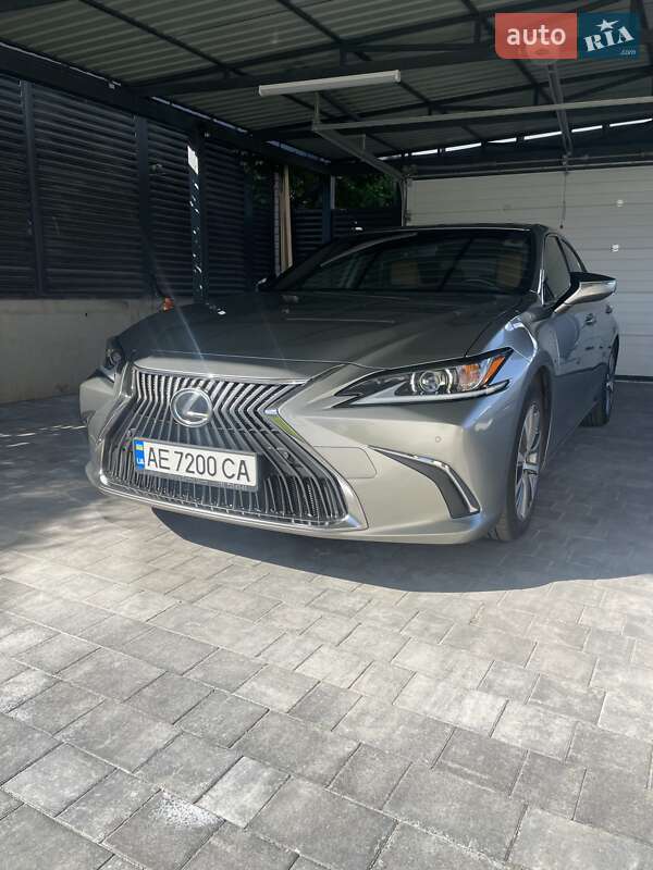 Lexus Es (2019)