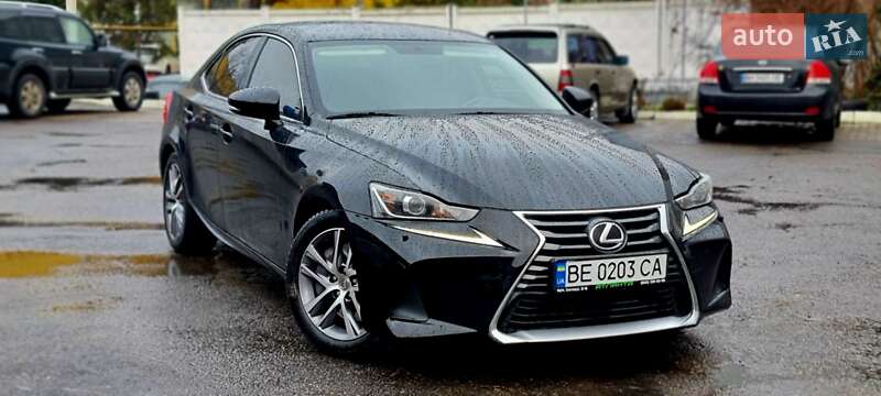Lexus Is (2017)