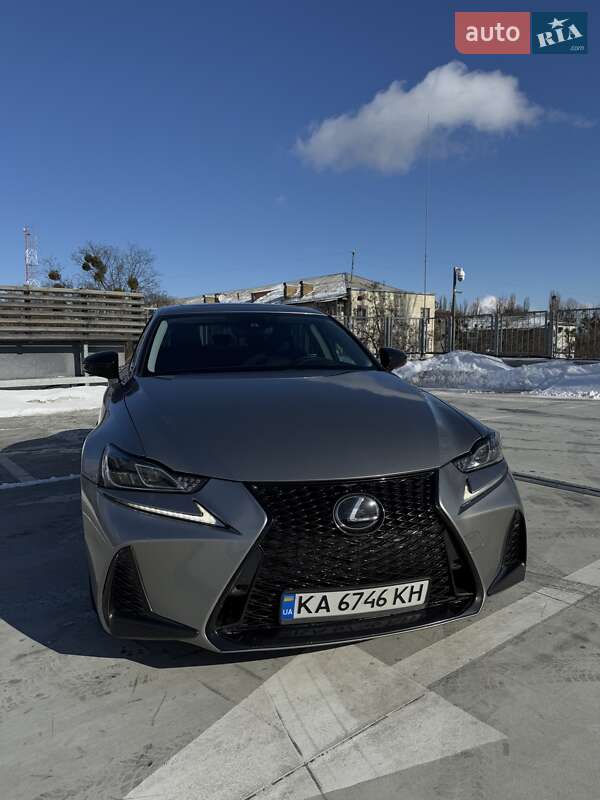 Lexus Is (2018)