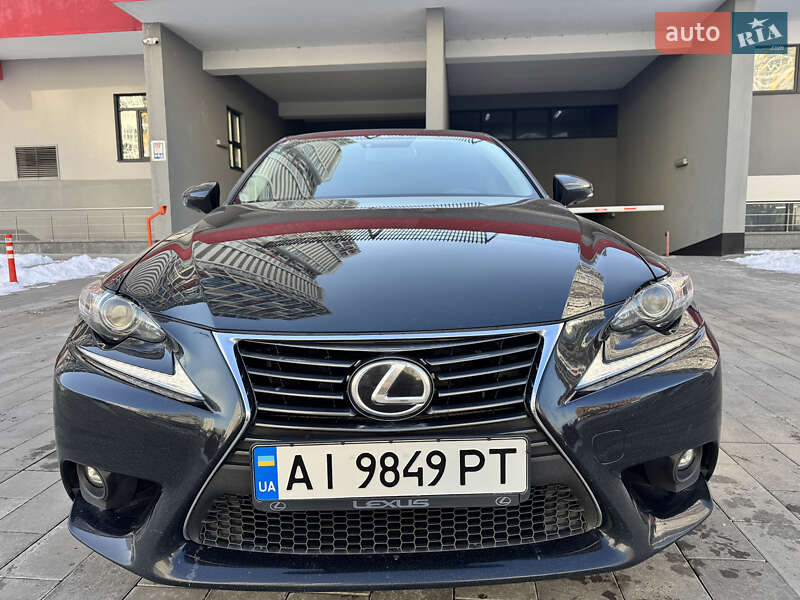 Lexus Is (2016)