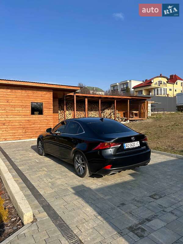 Lexus Is (2020)