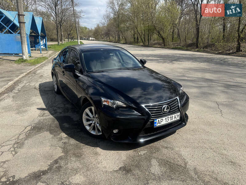 Lexus Is (2016)