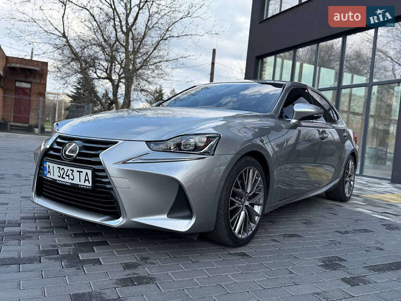 Lexus Is (2016)