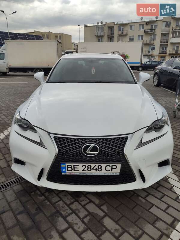 Lexus Is (2016)