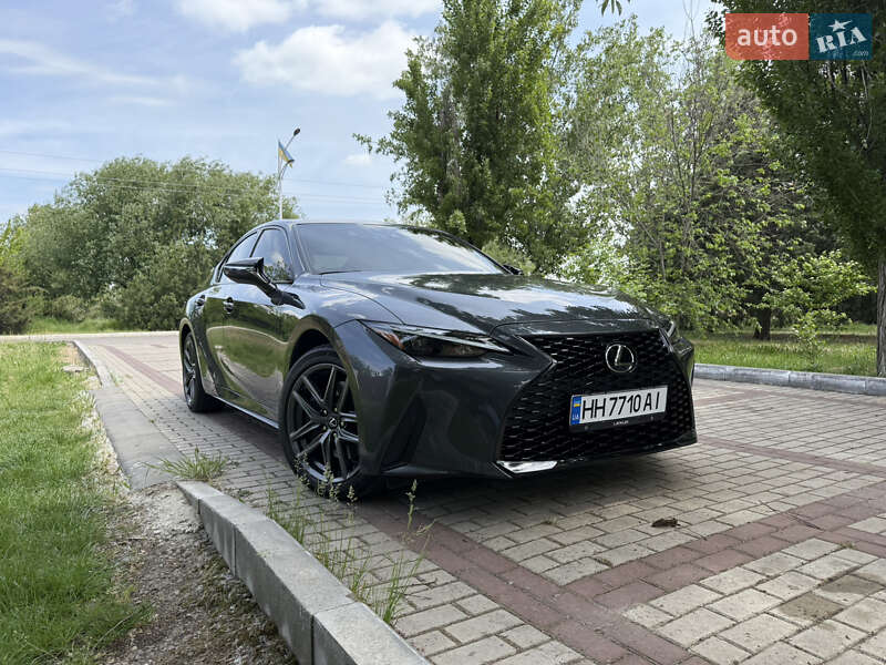 Lexus Is (2021)