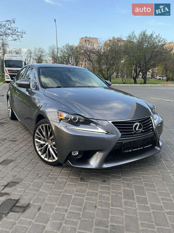 Lexus Is (2016)