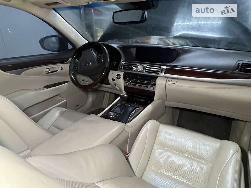 Lexus Ls (2016)