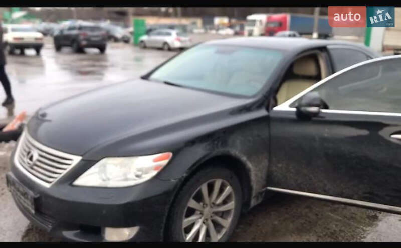 Lexus Ls (2010)