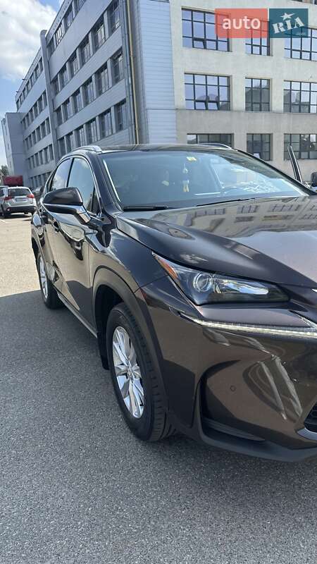 Lexus Nx (2015)