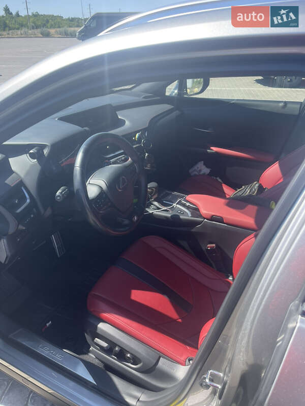 Lexus Ux (2019)
