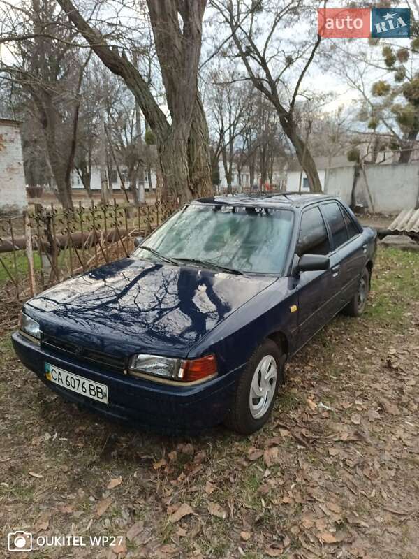 Mazda 323 (1992)