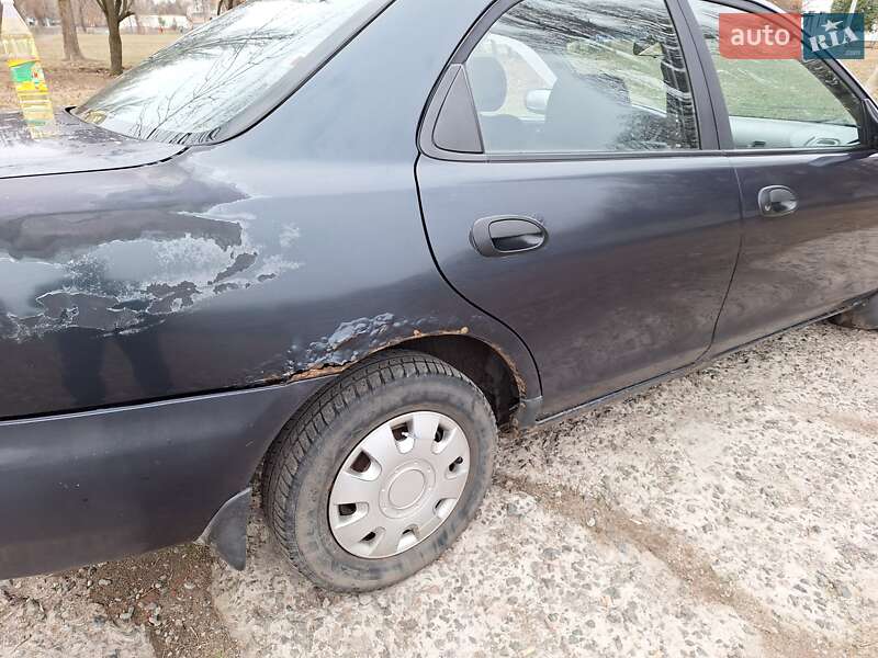 Mazda 323 (1995)