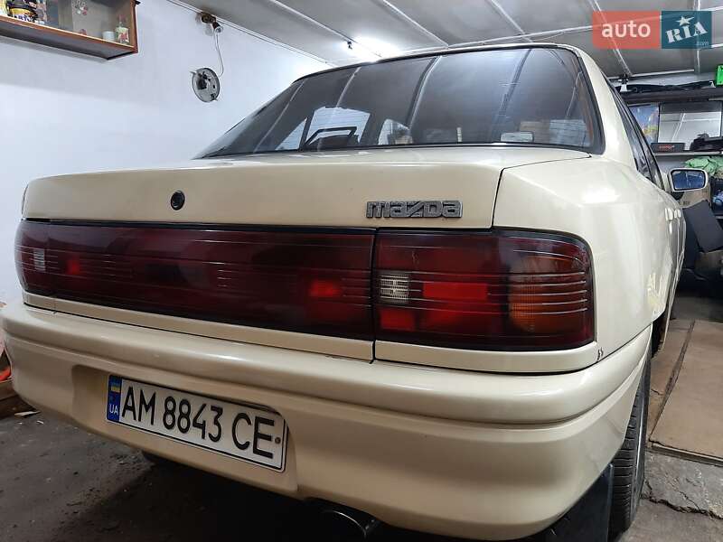 Mazda 323 (1993)