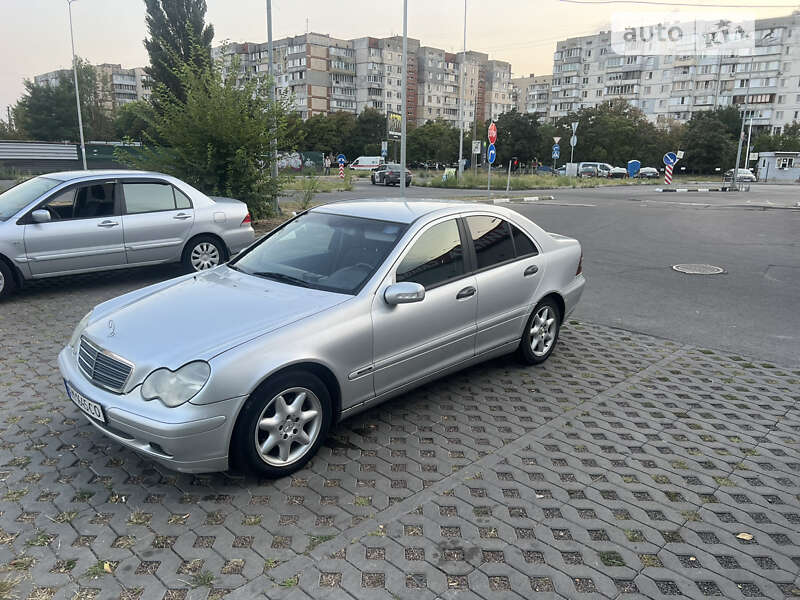 Mercedes-benz 220 cdi (2002)