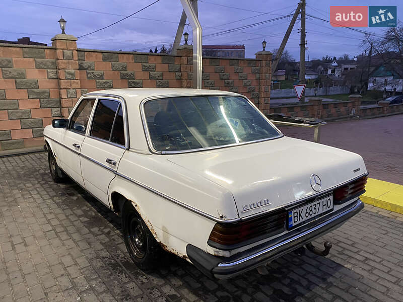 Mercedes-benz E-class (1982)