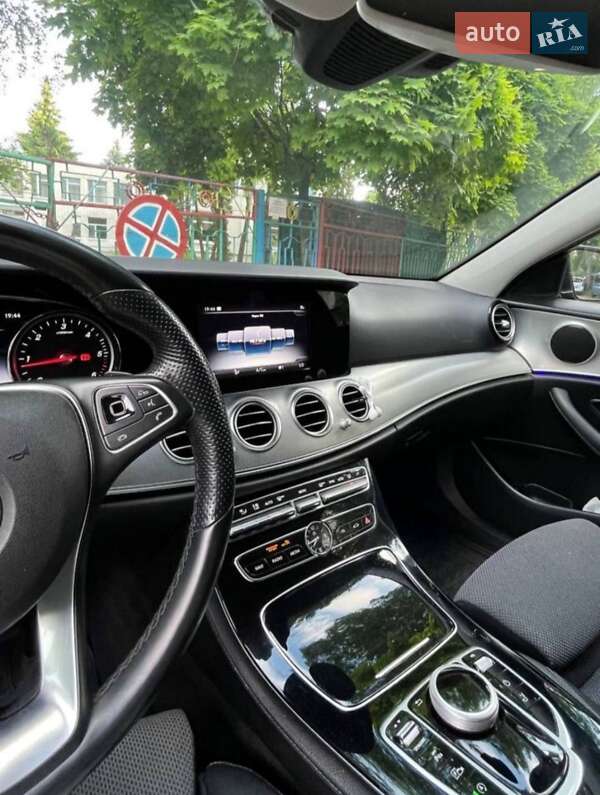 Mercedes-benz E-class (2017)