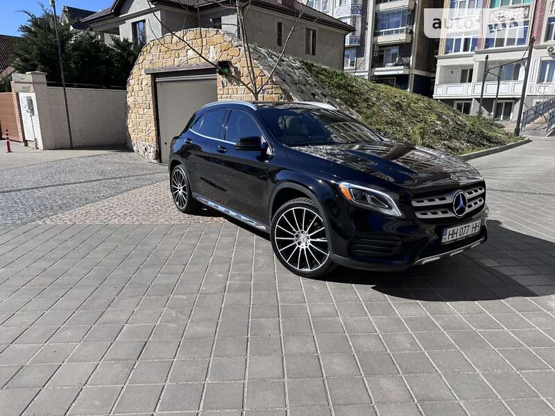 Mercedes-benz Gla-class (2017)