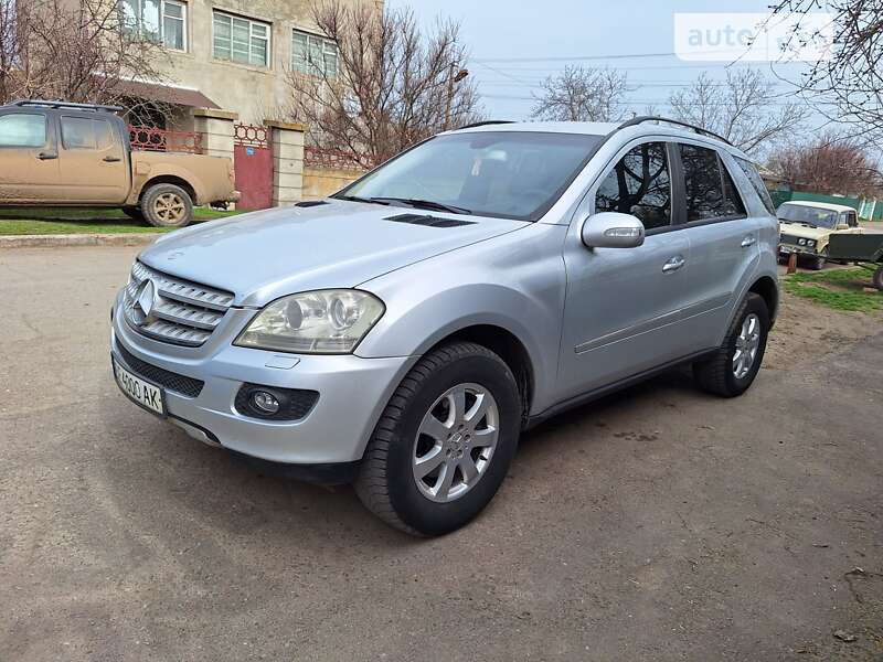 Mercedes-benz M-class (2005)