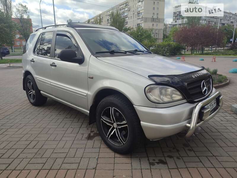 Mercedes-benz M-class (2001)