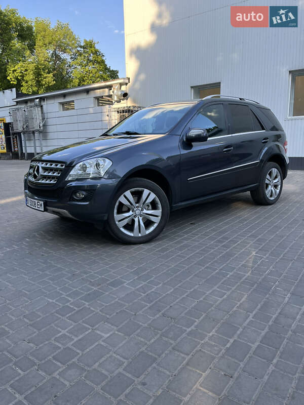 Mercedes-benz M-class (2010)