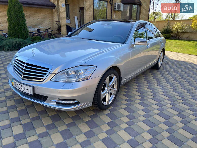 Mercedes-benz S-class (2010)