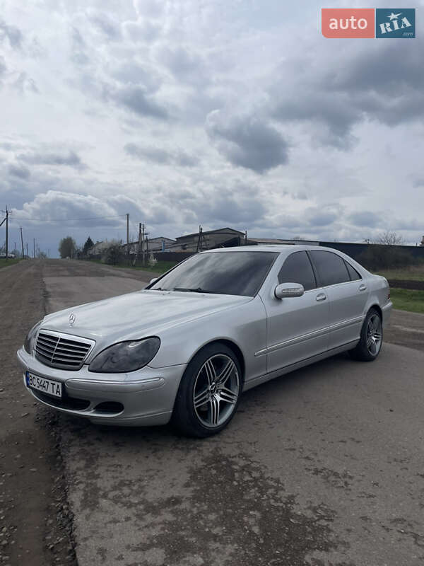 Mercedes-benz S-class (2004)