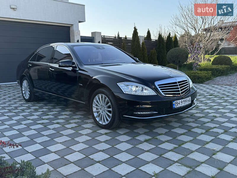 Mercedes-benz S-class (2012)