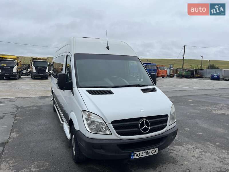 Mercedes-benz Sprinter (2011)