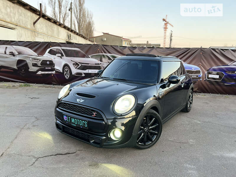 Mini Hatch (2015)