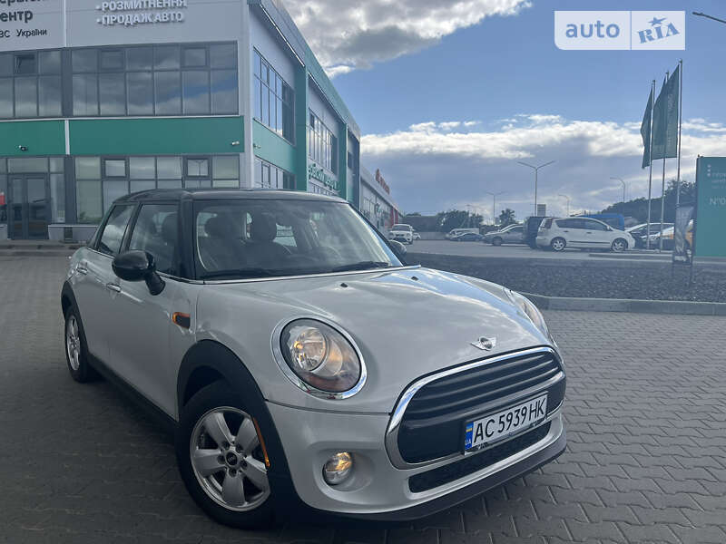 Mini Hatch (2016)