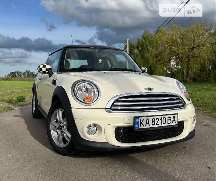 Mini Cooper (2012)