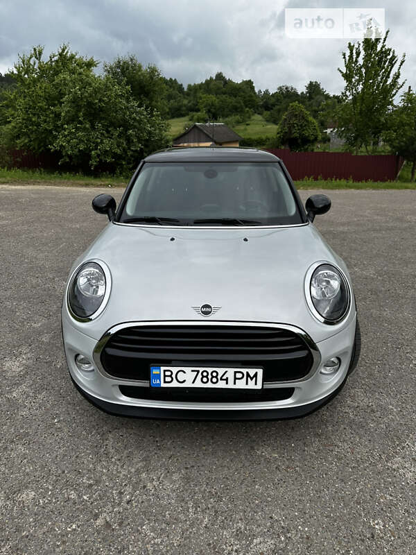 Mini Hatch (2018)