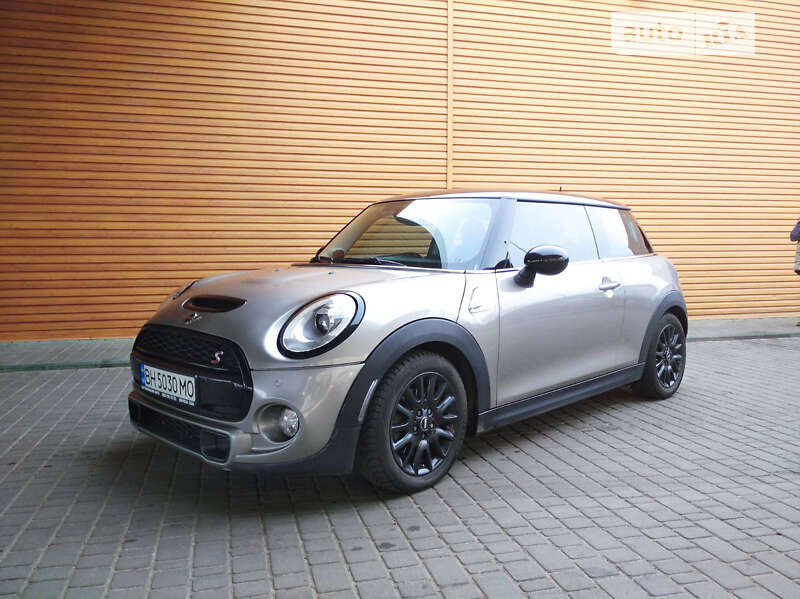 Mini Hatch (2017)