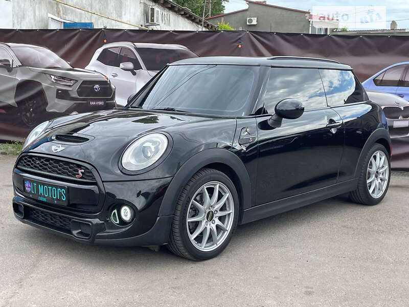 Mini Hatch (2015)