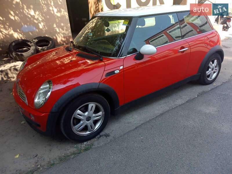 Mini Cooper (2004)