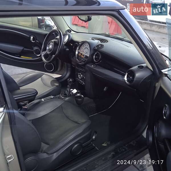 Mini Hatch (2010)