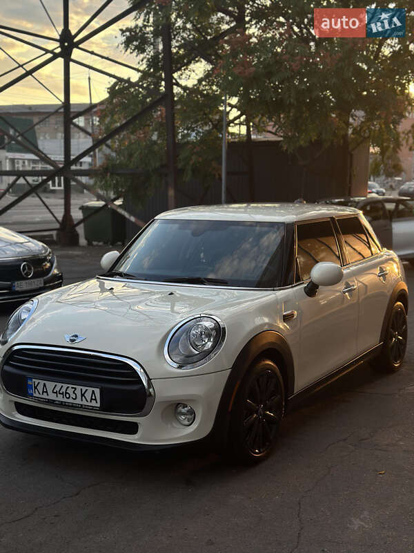 Mini Hatch (2017)