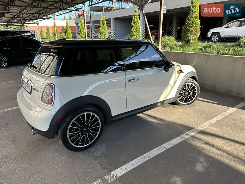 Mini Cooper (2011)