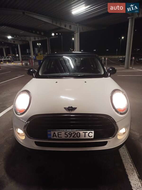 Mini Cooper (2015)