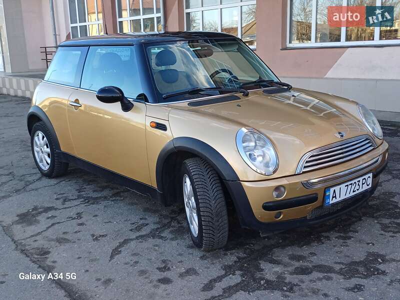 Mini Cooper (2004)
