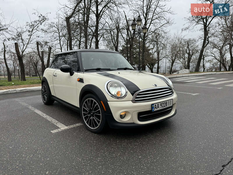 Mini Hatch (2011)