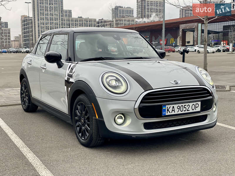 Mini Hatch (2020)