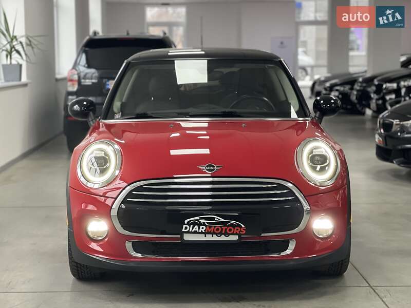 Mini Hatch (2019)